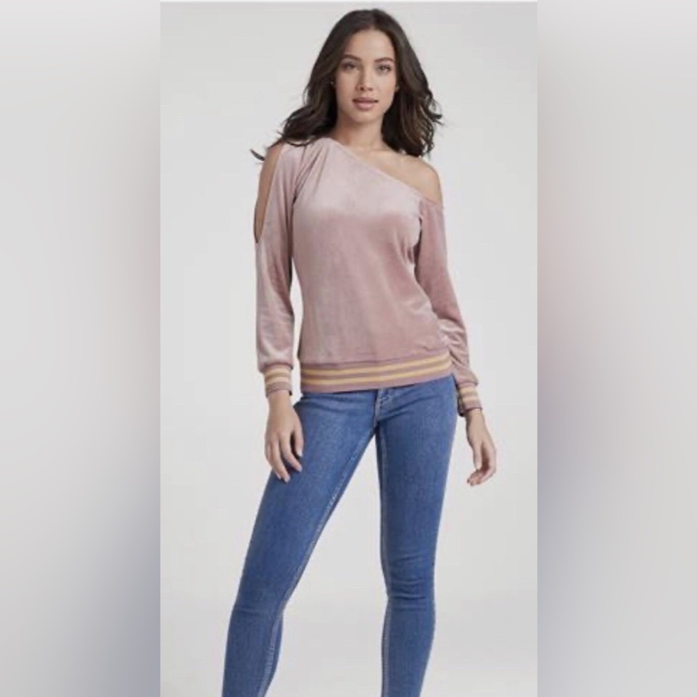 VENUS Soft Blush/Pink Velour Off the Shoulder Top Size Medium.